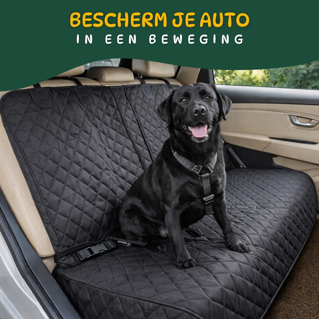 Waterdichte honden autodeken voor achterbank met hond in de auto